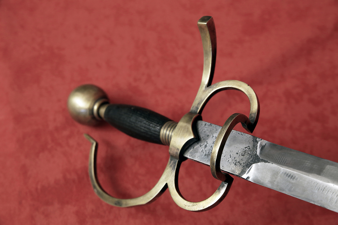 Espada del emperador Carlos V de Alemania y I de España, en Espadas de Toledo online, maestros espaderos 