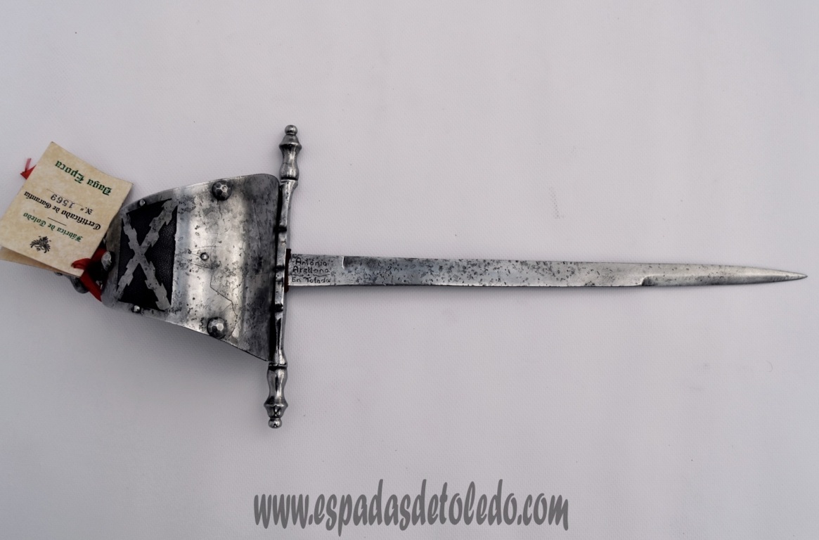Imagen de una daga de mano izquierda del s.XVI elaborada por el maestro Arellano.