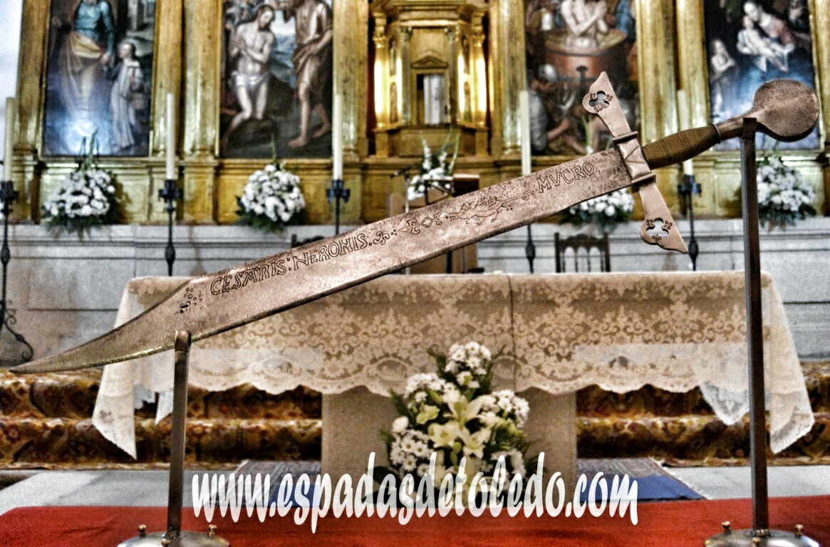 Acto de entrega de la réplica de la espada de San Pablo a las Jerónimas.