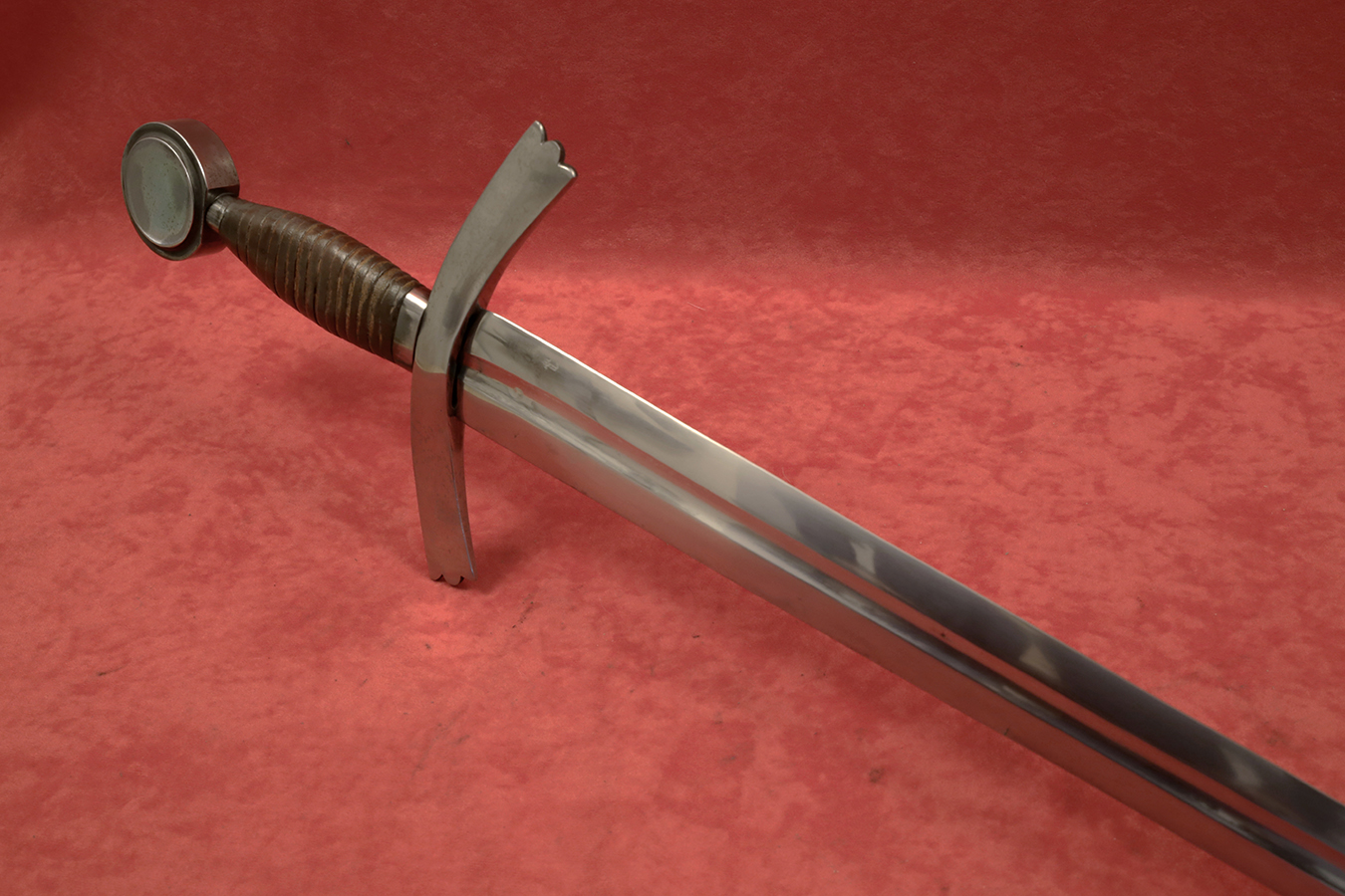 Espadas Medievales : Espada medieval de pomo pera y cruz recta