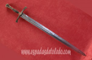 Espada_Templaria_de_pomo_estriado_en_laton_rustico_y_puño_de_madera_1