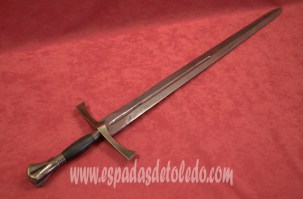 Espada_Templaria_de_pomo_estriado_en_laton_rustico_y_puño_de_madera_3